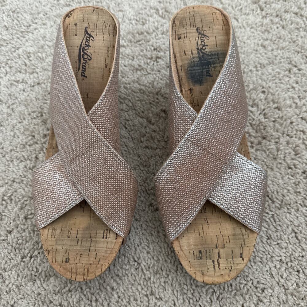 Lucky Brand Miller2 Womens Platform Wedge Sandals 9M Peach Metallic Cork Heels